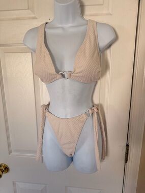 Textured Off-White Heart Ring Bikini